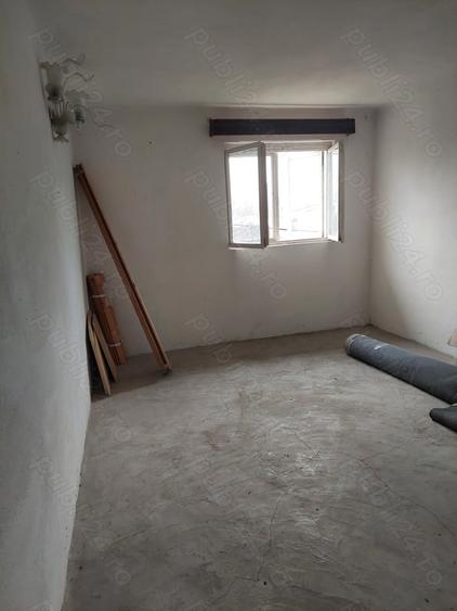 Casă cu 3 camere cu Teren 5900 Mp în Conțești