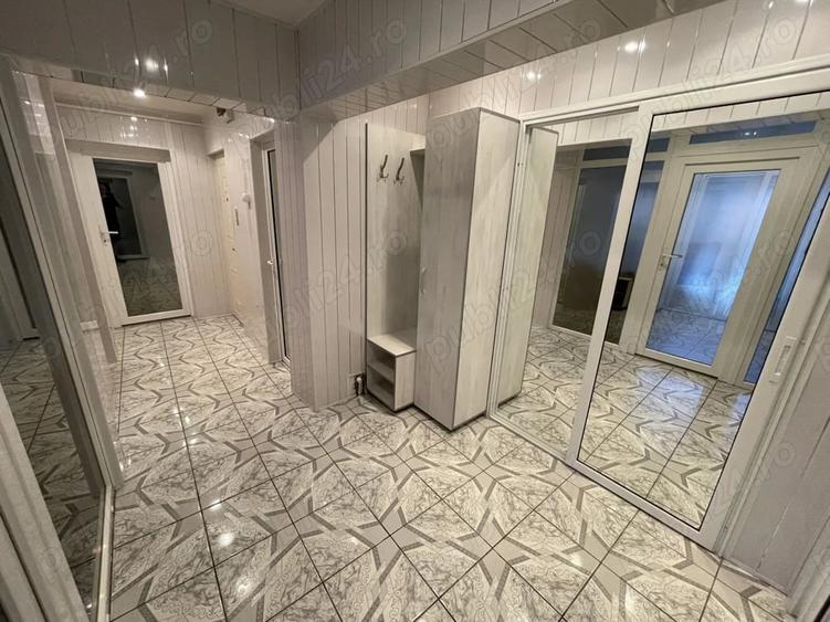 Apartament cu 3 camere decomandat în Petros