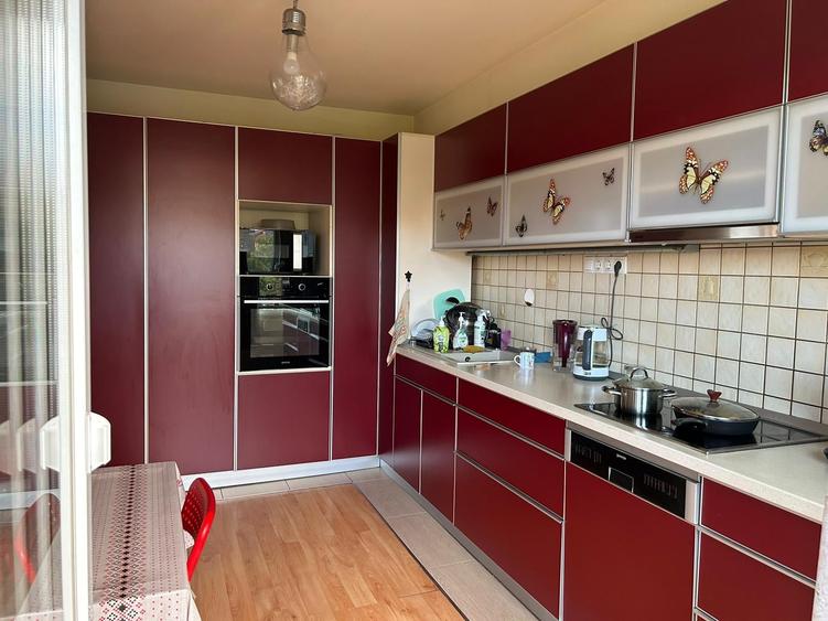 Apartament cu 4 camere decomandat, mobilat în Între Lacuri