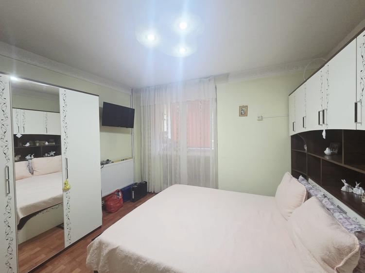 Apartament cu 3 camere semidecomandat în Țiglina 3