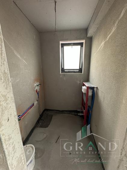 Apartament cu 3 camere semidecomandat în Andrei Mureșanu
