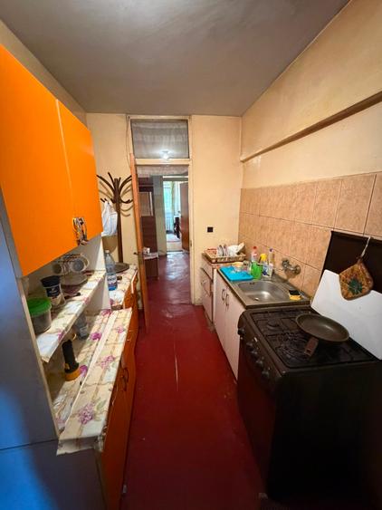 Apartament cu 3 camere decomandat în Văcăresti