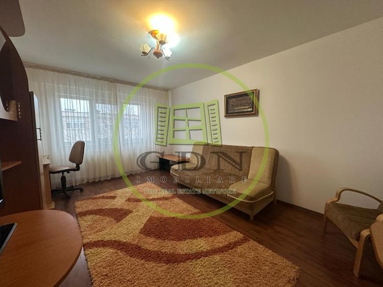 Apartament cu 3 camere decomandat, mobilat în Rovine
