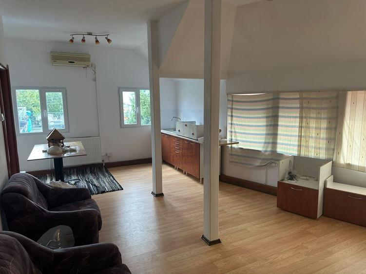 Casă individuală cu 16 camere cu Canalizare în Central
