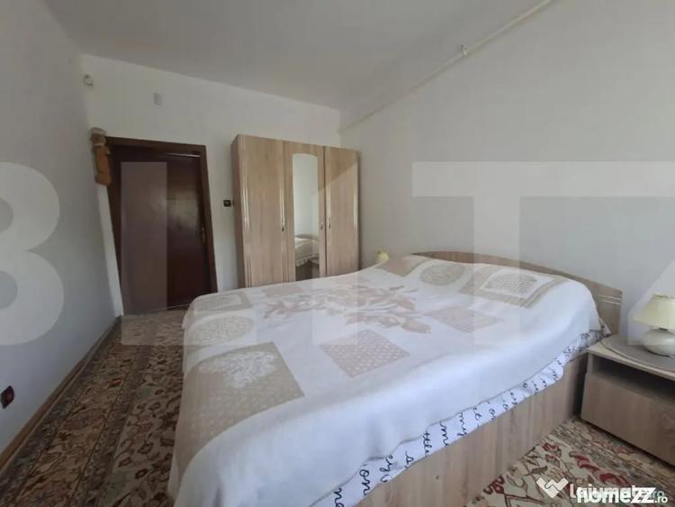 Casă cu 8 camere cu Teren 4500 Mp în Vâlcele