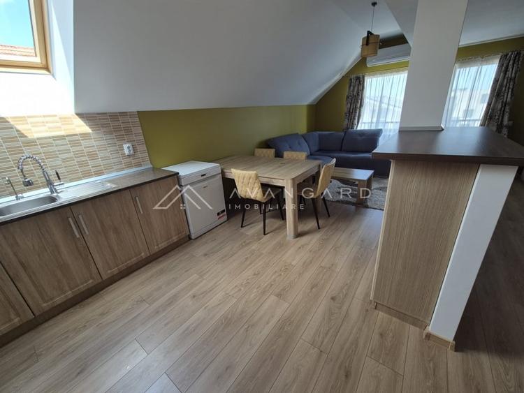 Apartament cu 4 camere semidecomandat, mobilat în Bună Ziua