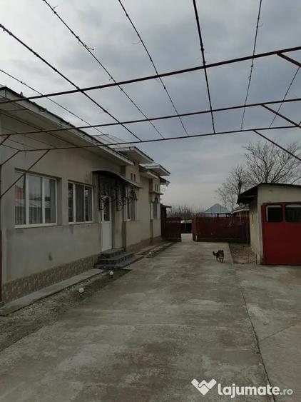 Casă cu 5 camere cu Teren 2099 Mp în Păru Rotund