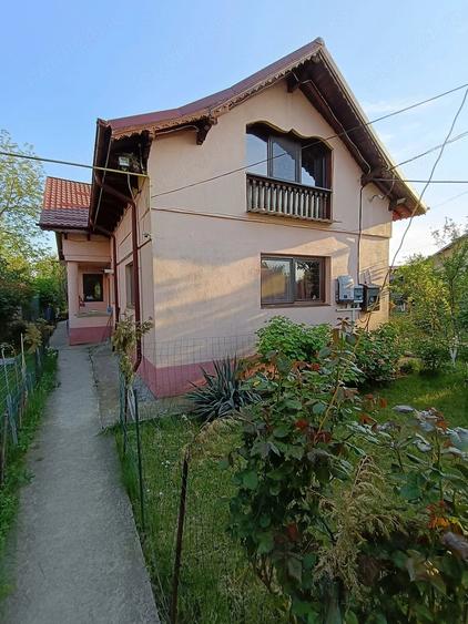 Casă cu 4 camere cu Teren 1250 Mp în Lipănești
