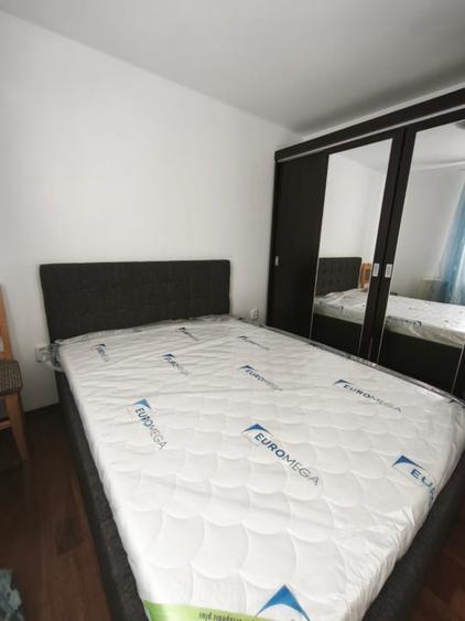 Apartament cu 2 camere semidecomandat, mobilat în Central