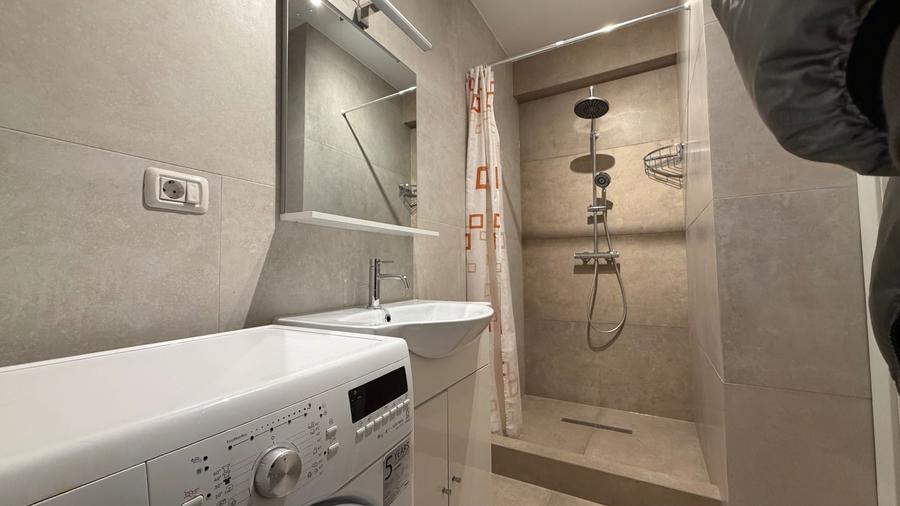 Casă cu 3 camere cu Teren 300 Mp în Central