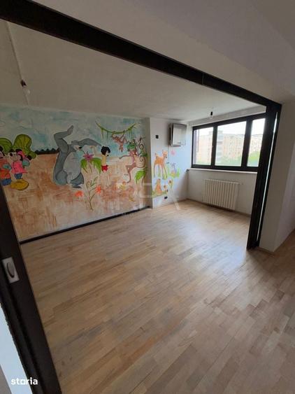 Apartament cu 4 camere semidecomandat în Crângași