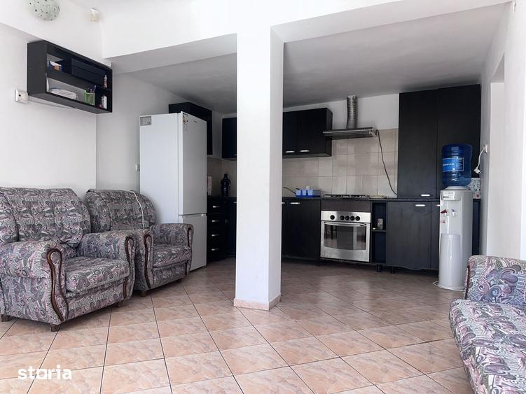 Casă cu 8 camere cu Teren 653 Mp în Răzvad