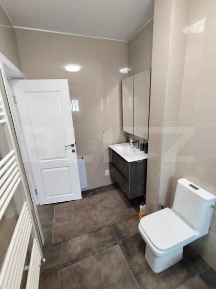 Casă cu 5 camere cu Teren 251 Mp în Tomești