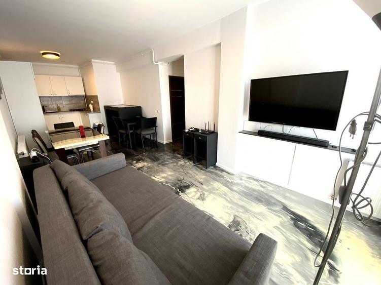 Apartament cu 3 camere semidecomandat în Central — fotografia 1
