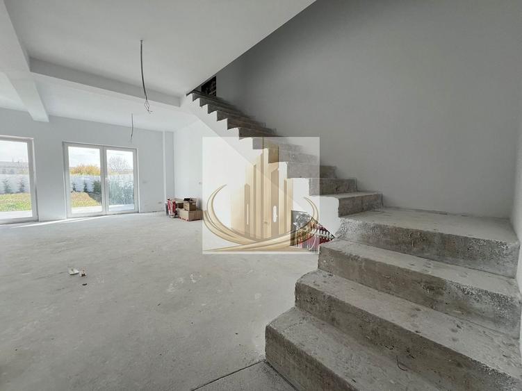 Duplex cu 5 camere cu Canalizare în Dumbrăvița