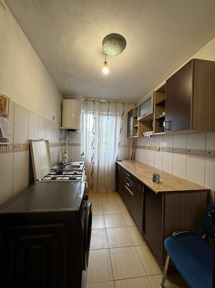 Apartament cu 2 camere decomandat în Podu Roș