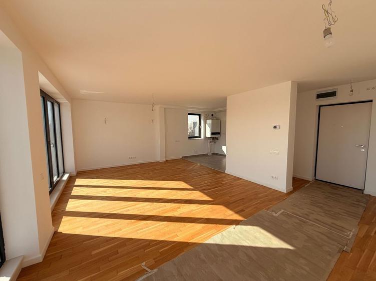 Apartament cu 3 camere semidecomandat în Sisești