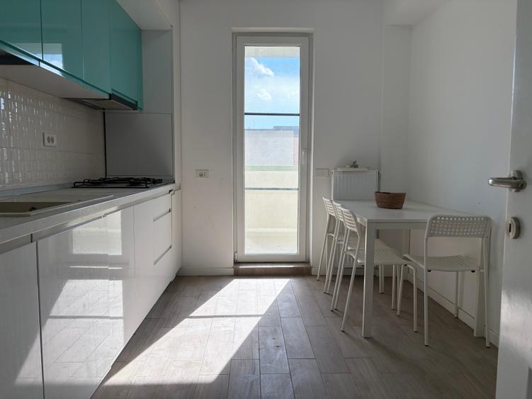 Apartament cu 3 camere decomandat în Titan