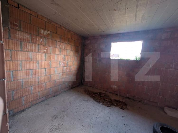 Casă cu 5 camere cu Teren 7500 Mp în Central
