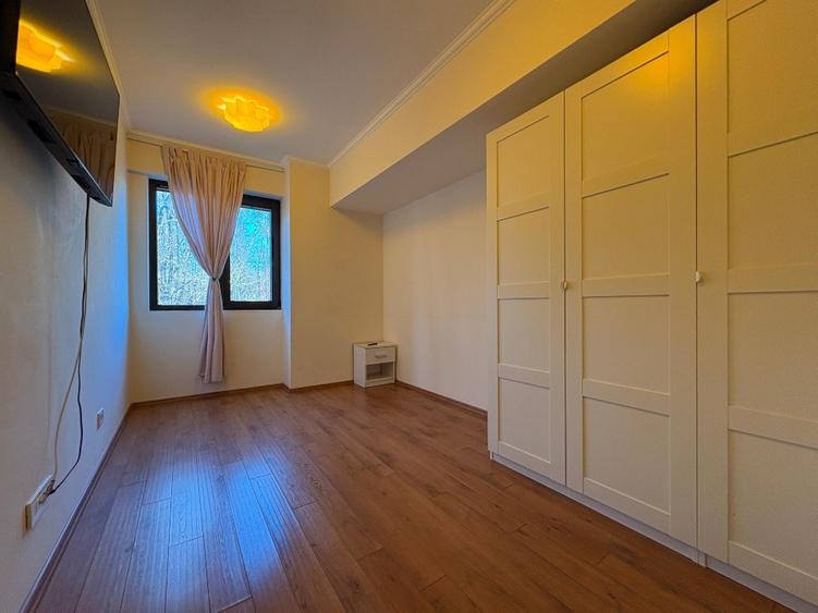 Apartament cu 3 camere decomandat, mobilat în Central