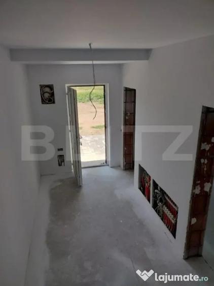 Casă cu 4 camere cu Teren 250 Mp în Moșnița Veche