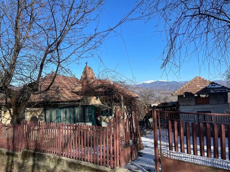 Casă cu 2 camere în Văleni-Dâmbovița