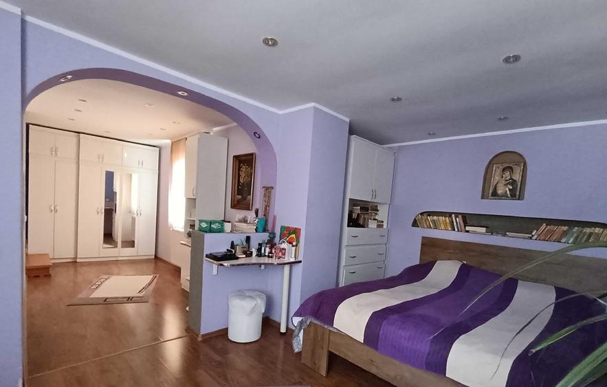 Casă cu 4 camere în Central
