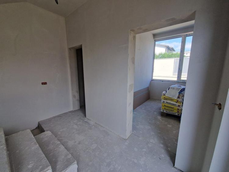 Duplex cu 5 camere cu Canalizare în Iris
