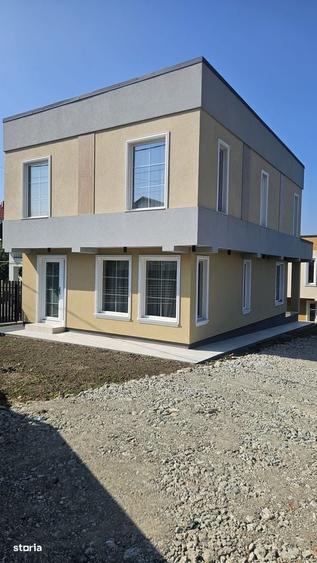 Casă cu 4 camere cu Teren 300 Mp în Central
