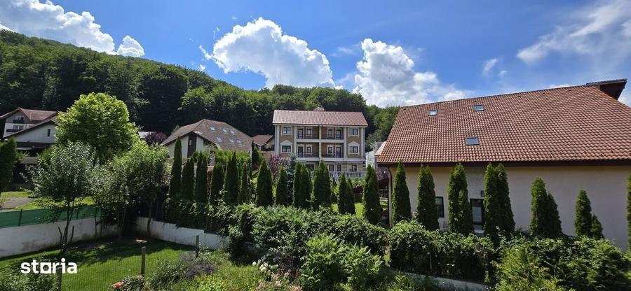 Casă cu 4 camere în Calea București