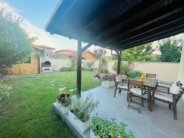 Casă individuală cu 5 camere cu Canalizare în Dumbrăvița