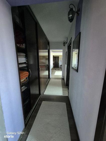 Apartament cu 4 camere semidecomandat în Tătărași