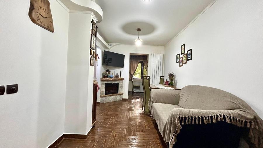 Apartament cu 3 camere decomandat, mobilat în Micro 19