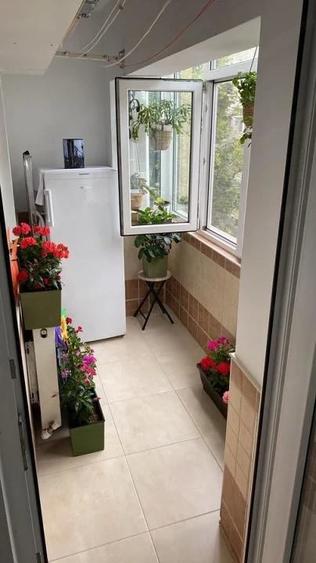 Apartament cu 3 camere decomandat în Poarta 6