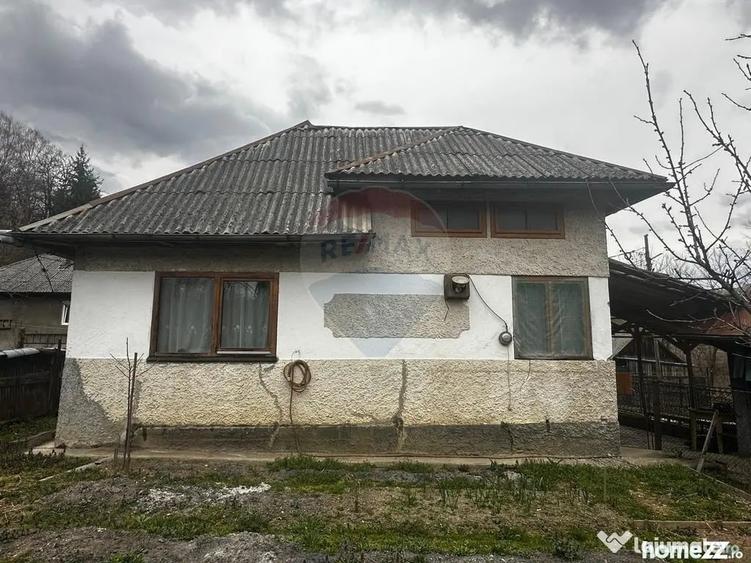 Casă cu 3 camere cu Teren 3440 Mp în Central