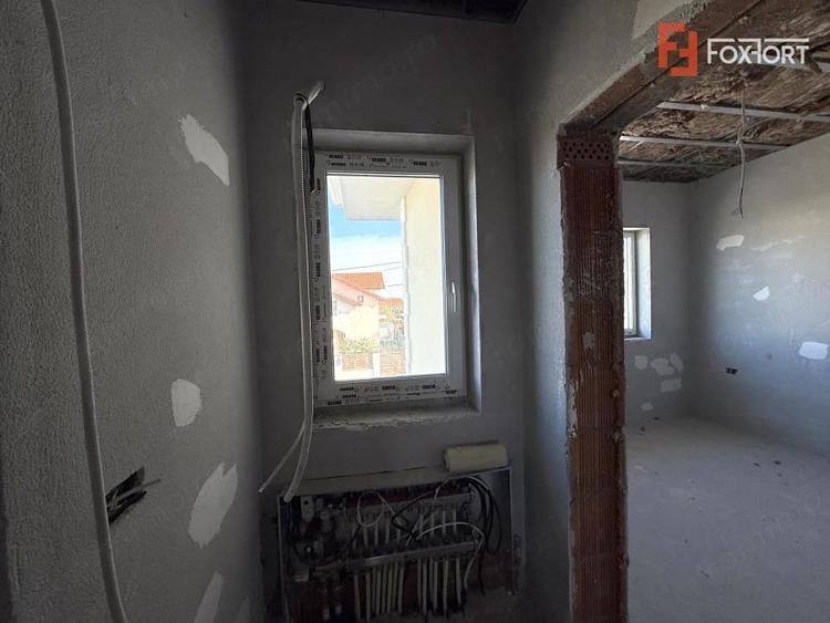 Casă cu 4 camere cu Teren 300 Mp în Dumbrăvița