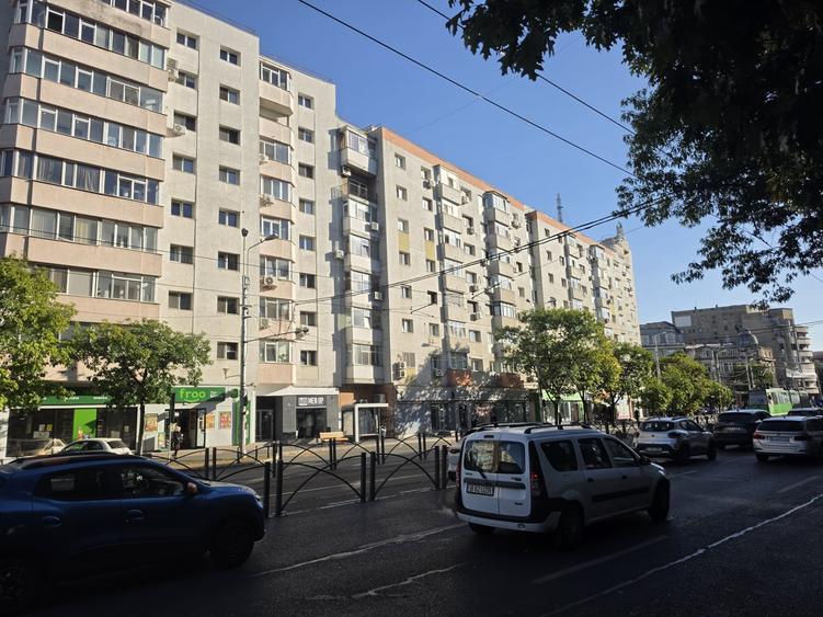 Apartament cu 2 camere decomandat în Moșilor