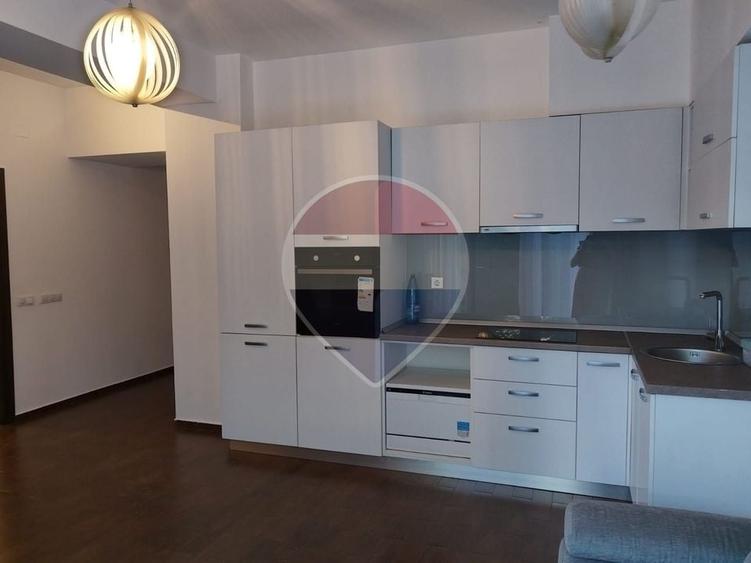 Apartament cu 2 camere, mobilat în Central