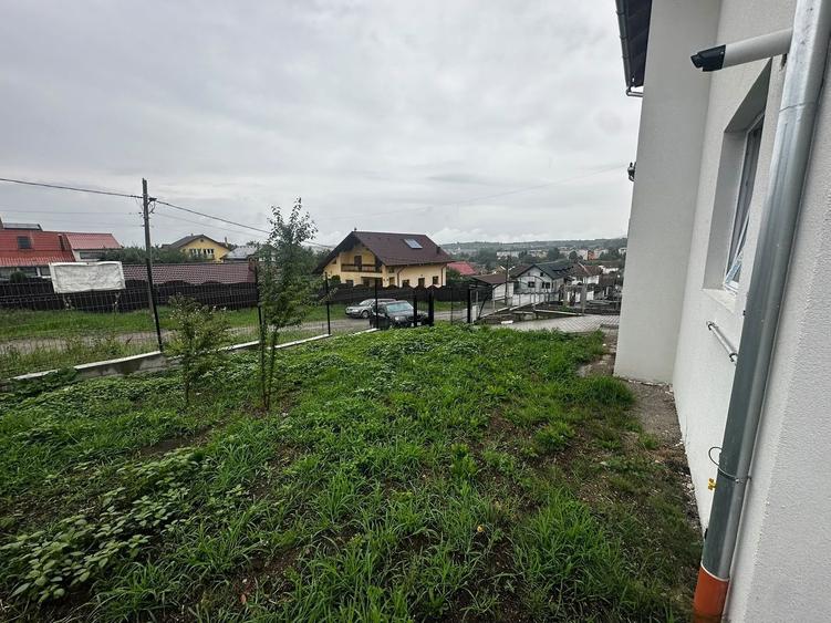 Duplex cu 5 camere cu Canalizare în Exterior Vest