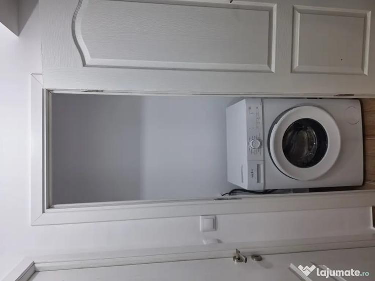 Apartament cu 3 camere decomandat în Aleea Trandafirilor