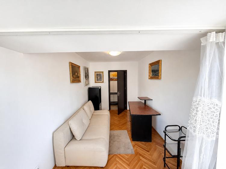 Apartament cu 4 camere decomandat în Unirii