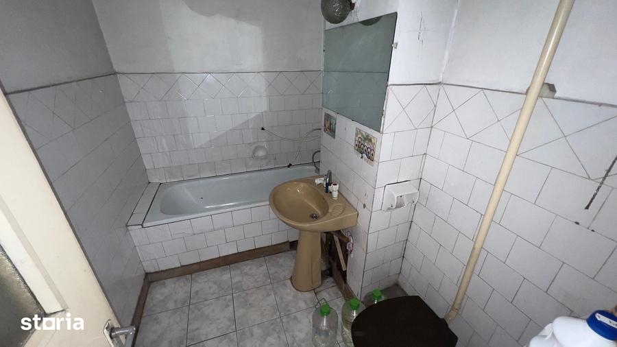 Apartament cu 2 camere decomandat în Petros