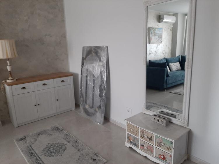 Apartament cu 2 camere decomandat, mobilat în Carrefour