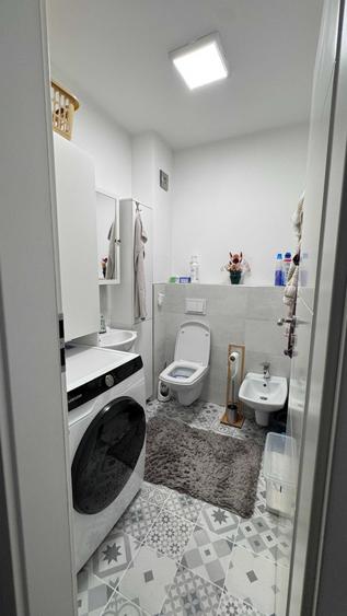 Apartament cu 3 camere decomandat în Exterior Vest