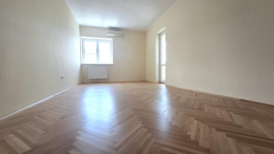 Apartament cu 3 camere decomandat în P-ța Alba Iulia