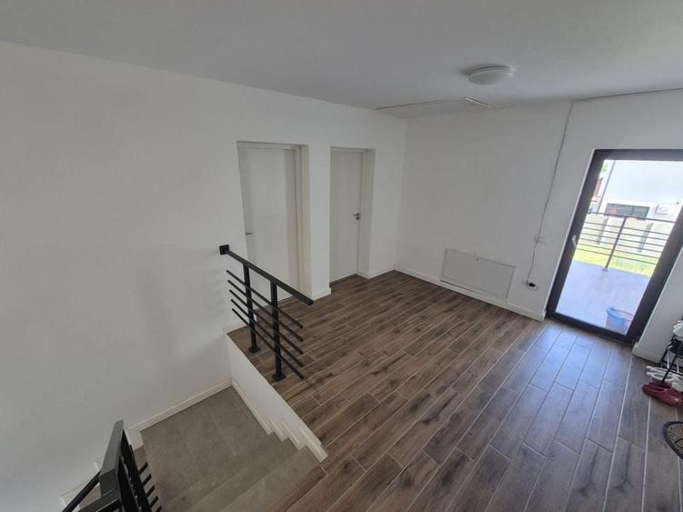 Casă cu 4 camere în Moșnița Nouă