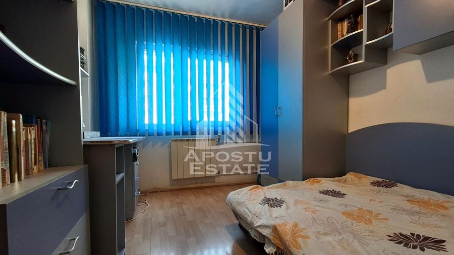Apartament cu 4 camere semidecomandat, mobilat în Micălaca