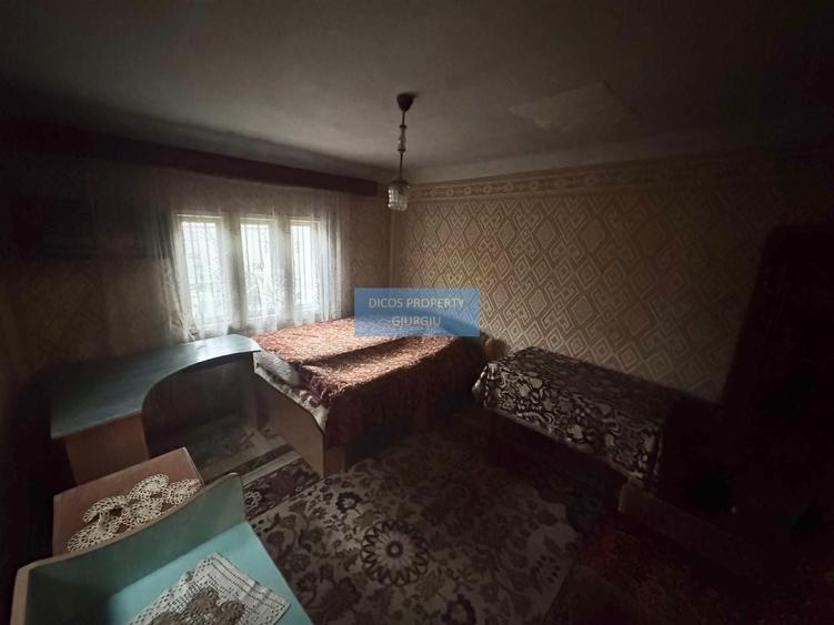 Casă individuală cu 5 camere cu Canalizare în Sud-Vest