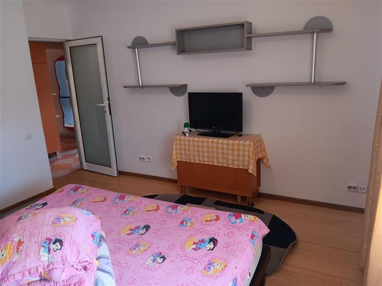 Apartament cu 3 camere decomandat, mobilat în Frumoasa