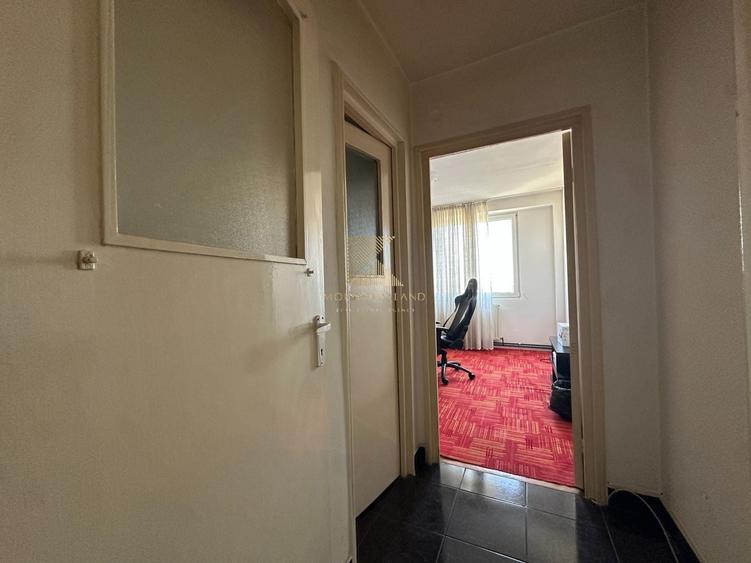 Apartament cu 3 camere semidecomandat în Astra